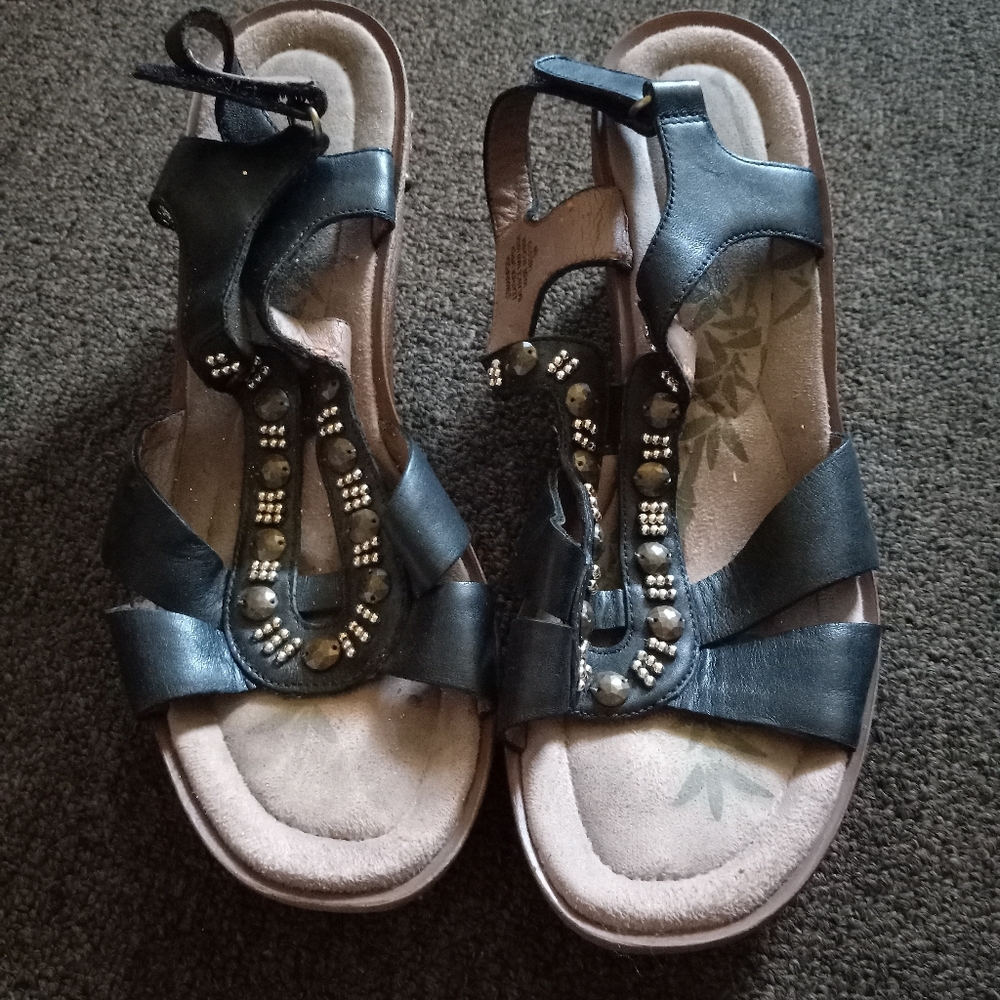 Easy Spirit Chic Black Beaded Women's Sandals Sz 9